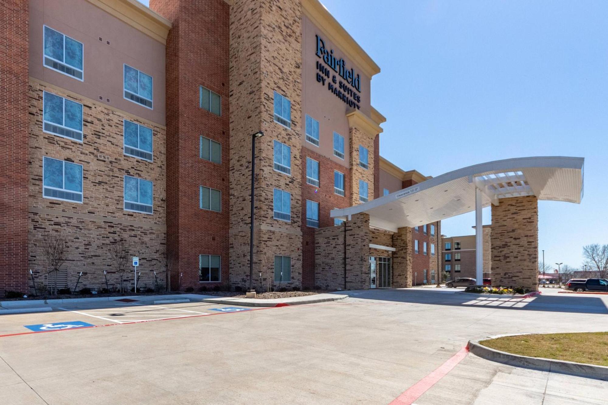 Fairfield Inn & Suites Dallas Arlington South Bagian luar foto